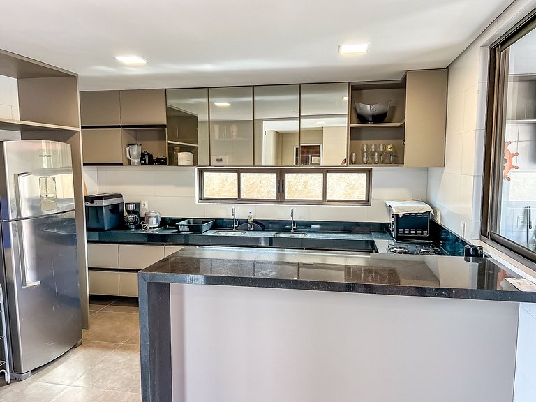 Casa com 4 suítes, piscina, a 20m do mar| Milagres