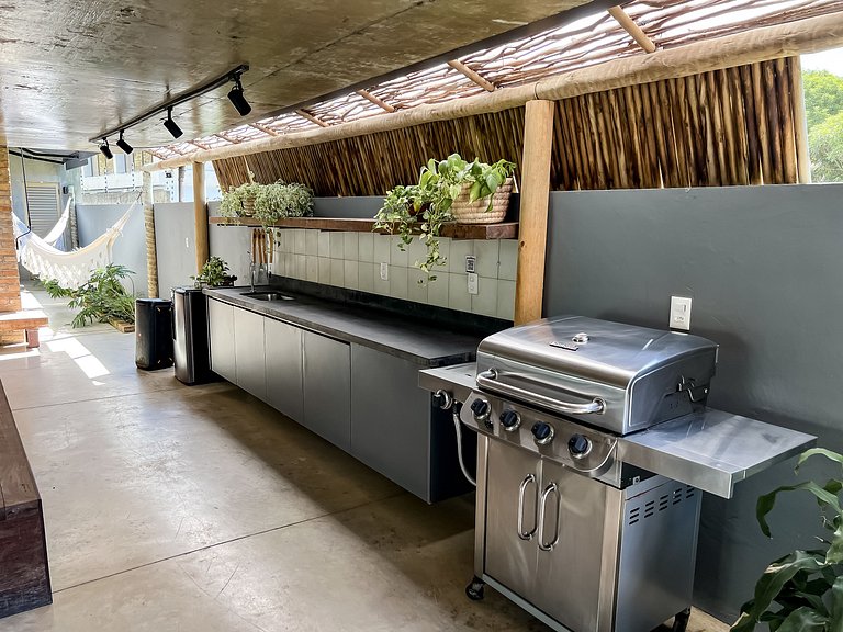 Casa com piscina aquecida, cozinheira, 30m do mar