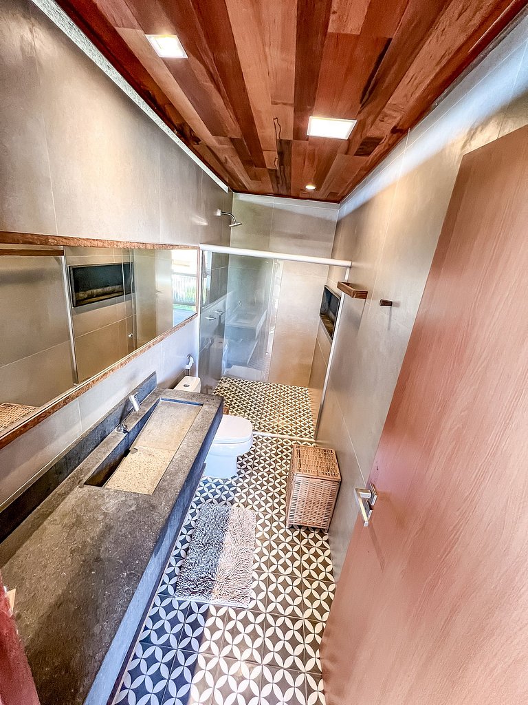 Casa com piscina aquecida, cozinheira, 30m do mar