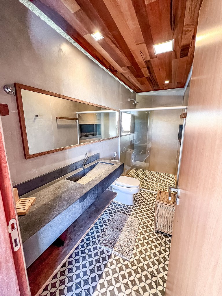 Casa com piscina aquecida, cozinheira, 30m do mar