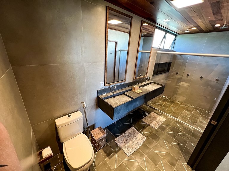 Casa com piscina aquecida, cozinheira, 30m do mar