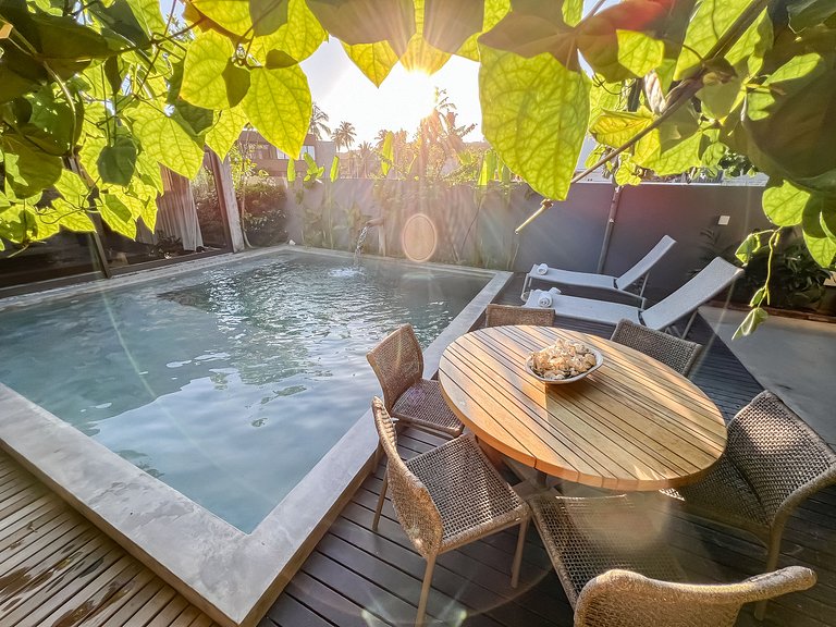 Casa com piscina aquecida, cozinheira, 30m do mar