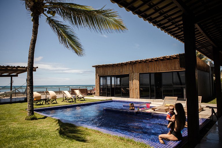 Casa com 5 suítes, sauna, piscina e área gourmet