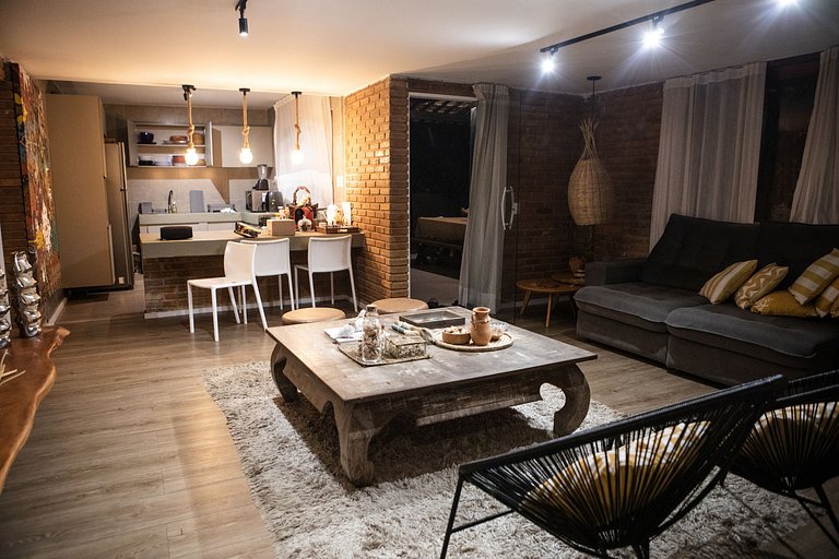 Casa com 5 suítes, sauna, piscina e área gourmet