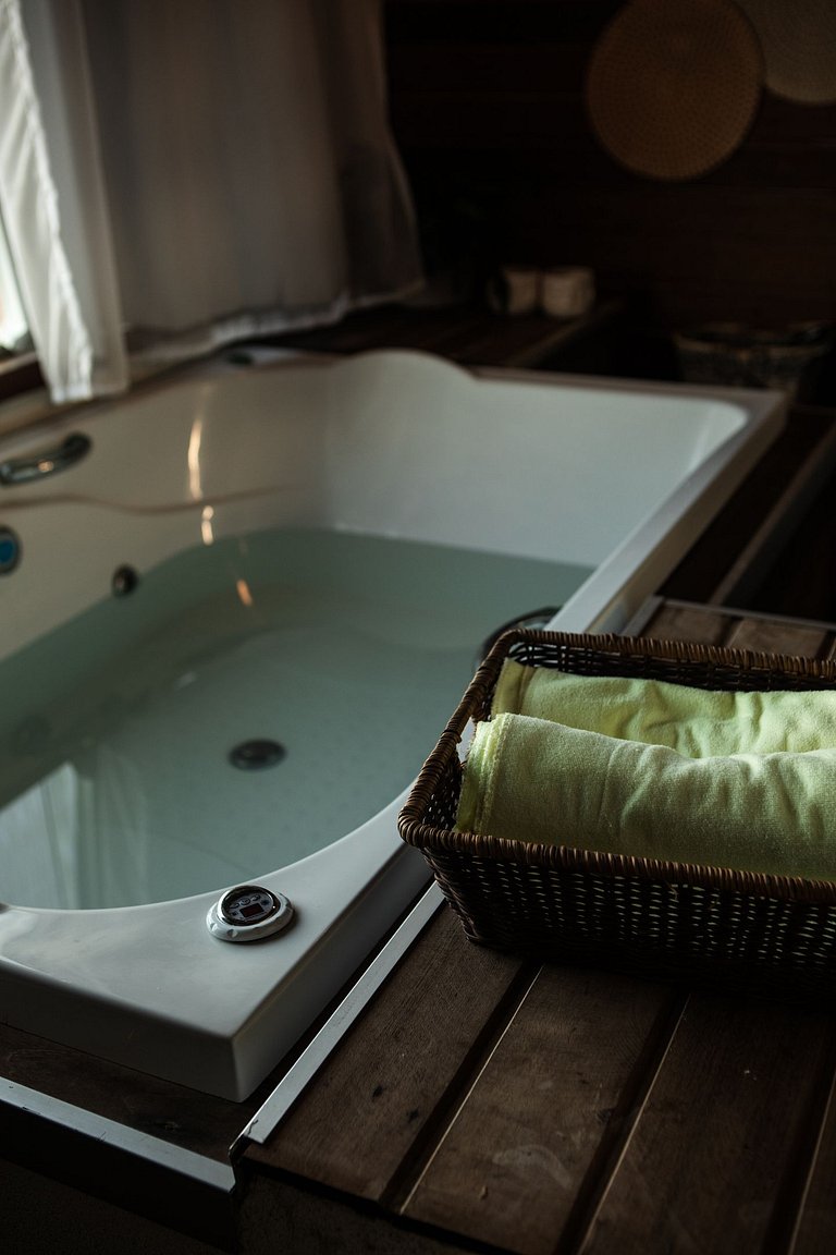 Casa com 5 suítes, sauna, piscina e área gourmet