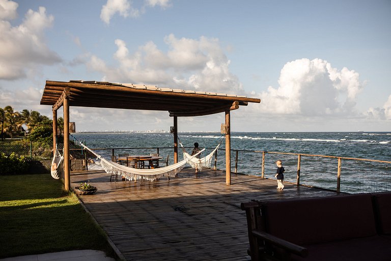 Casa com 5 suítes, sauna, piscina e área gourmet