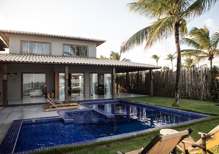 Casa com 5 suítes, sauna, piscina e área gourmet
