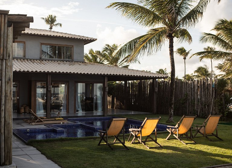 Casa com 5 suítes, sauna, piscina e área gourmet