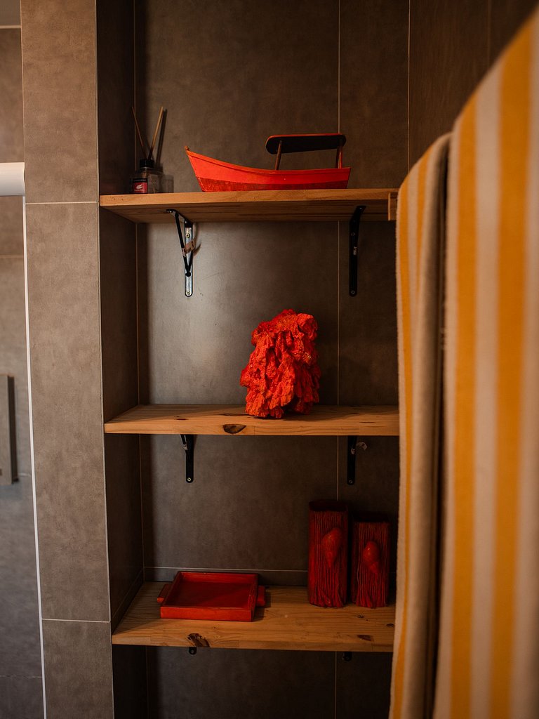 Casa com 5 suítes, sauna, piscina e área gourmet