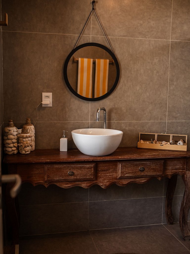 Casa com 5 suítes, sauna, piscina e área gourmet