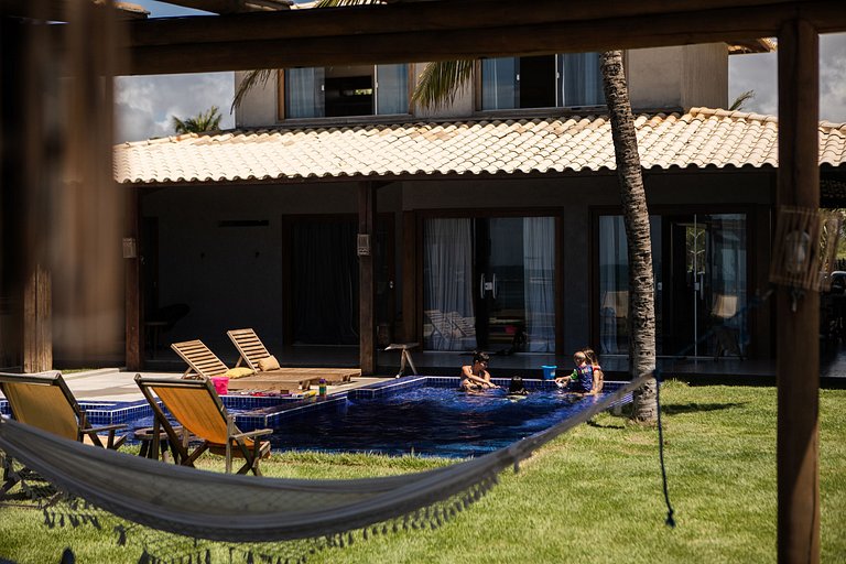 Casa com 5 suítes, sauna, piscina e área gourmet
