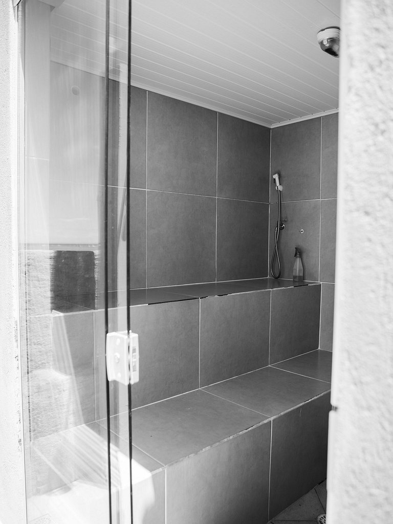 Casa com 5 suítes, sauna, piscina e área gourmet