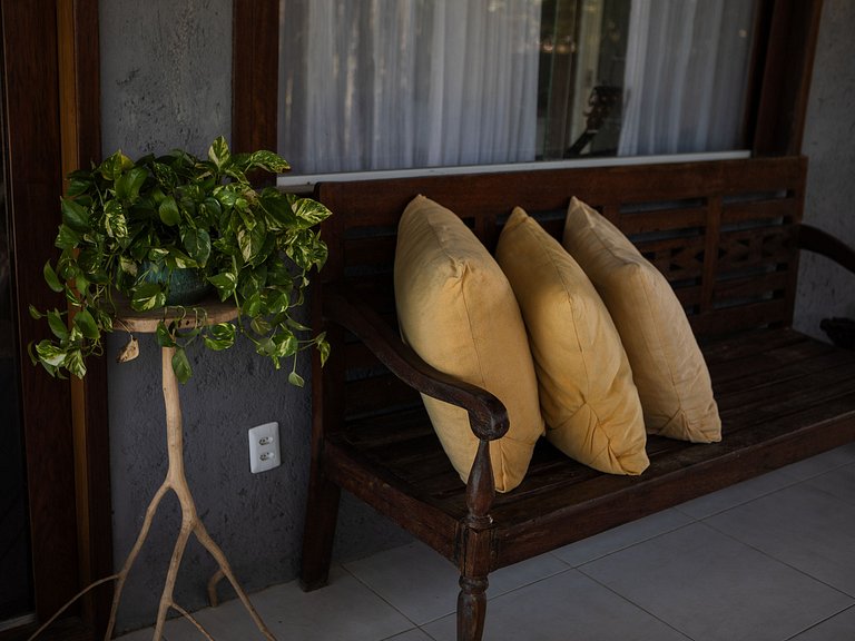 Casa com 5 suítes, sauna, piscina e área gourmet