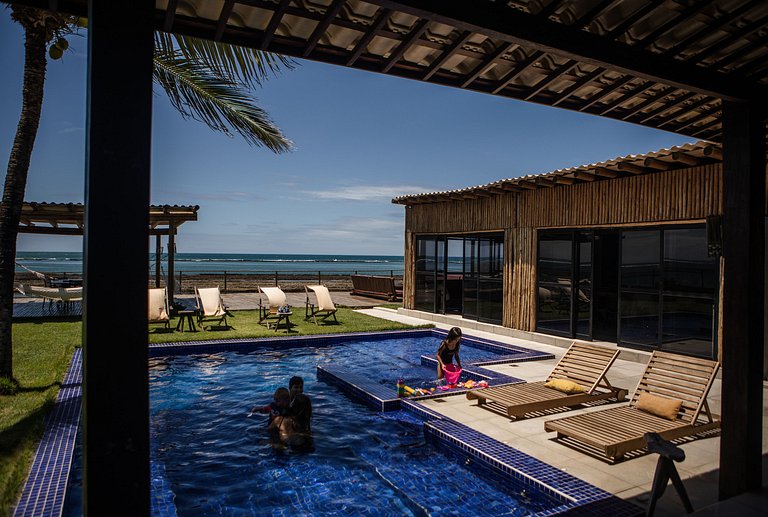 Casa com 5 suítes, sauna, piscina e área gourmet