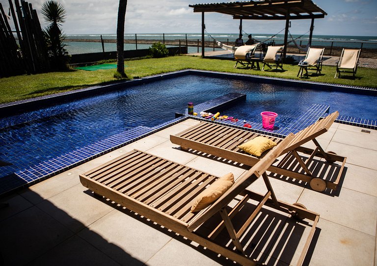 Casa com 5 suítes, sauna, piscina e área gourmet