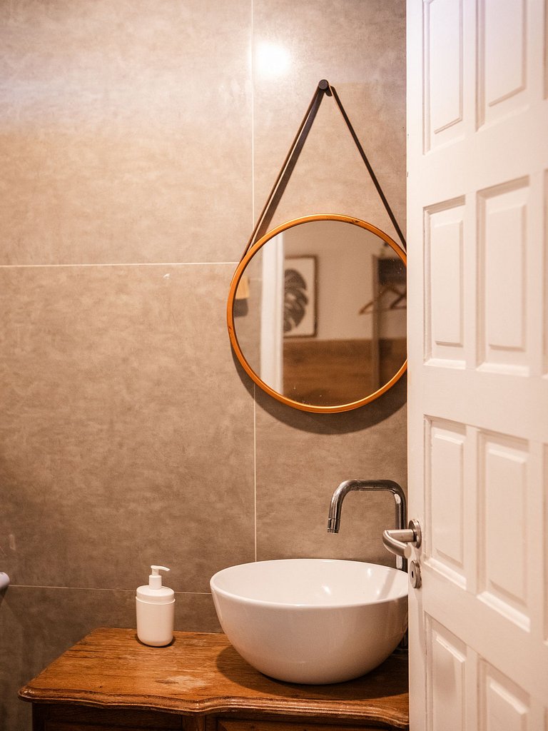 Casa com 5 suítes, sauna, piscina e área gourmet