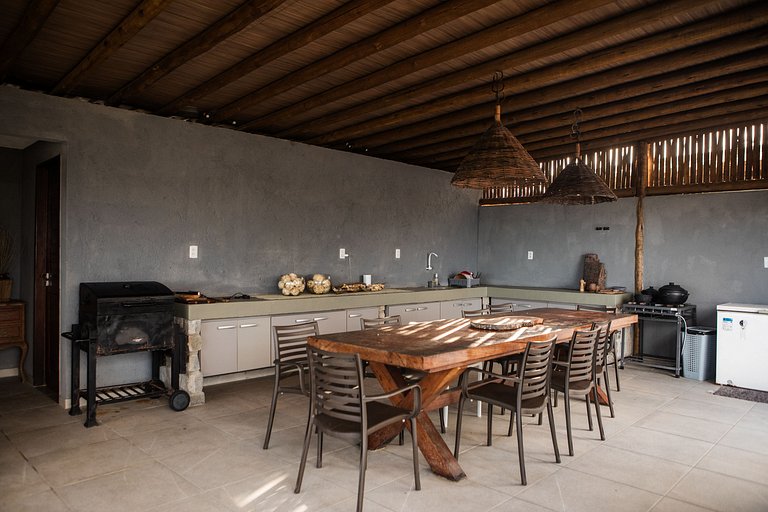 Casa com 5 suítes, sauna, piscina e área gourmet
