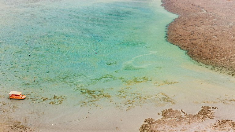 Casa com 4 suítes, piscina, a 20m do mar| Milagres