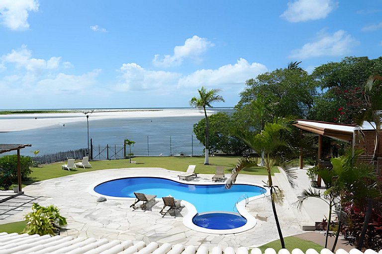 Casa Bruma |Pé na areia, encontro do rio com o mar