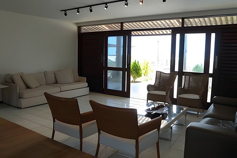 Casa Bruma |Pé na areia, encontro do rio com o mar