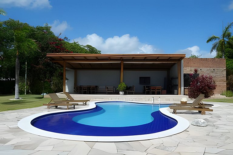 Casa Bruma |Pé na areia, encontro do rio com o mar