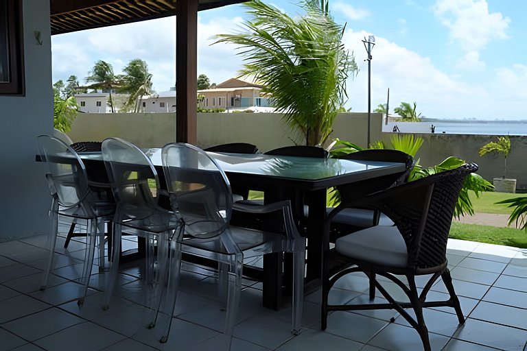 Casa Bruma |Pé na areia, encontro do rio com o mar