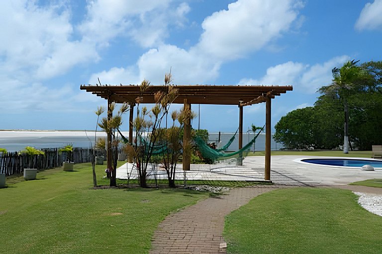 Casa Bruma |Pé na areia, encontro do rio com o mar