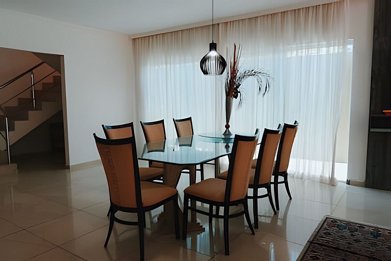 Casa com Piscina | Cond. de Luxo Perto do Mar