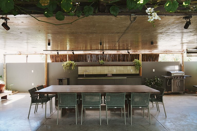 Casa com piscina aquecida, cozinheira, 30m do mar