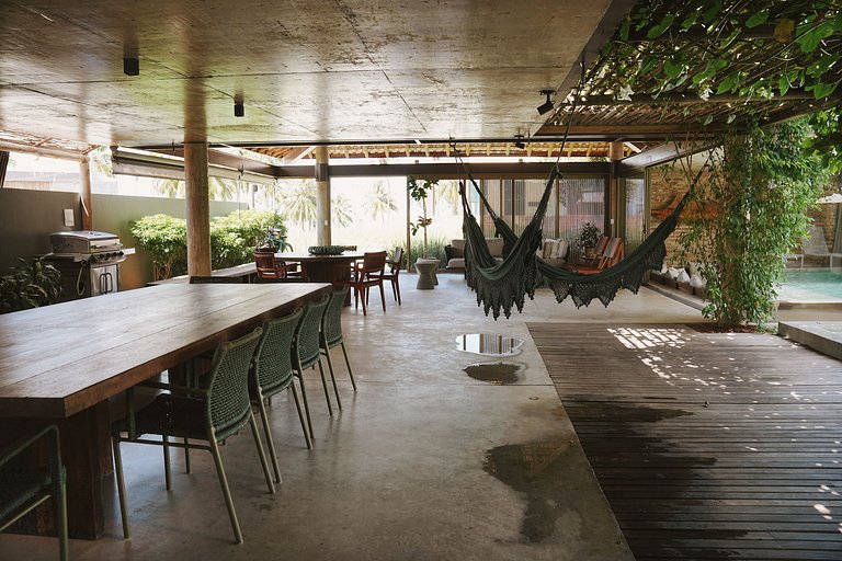 Casa com piscina aquecida, cozinheira, 30m do mar