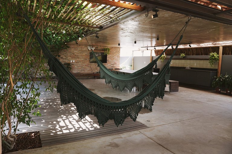 Casa com piscina aquecida, cozinheira, 30m do mar