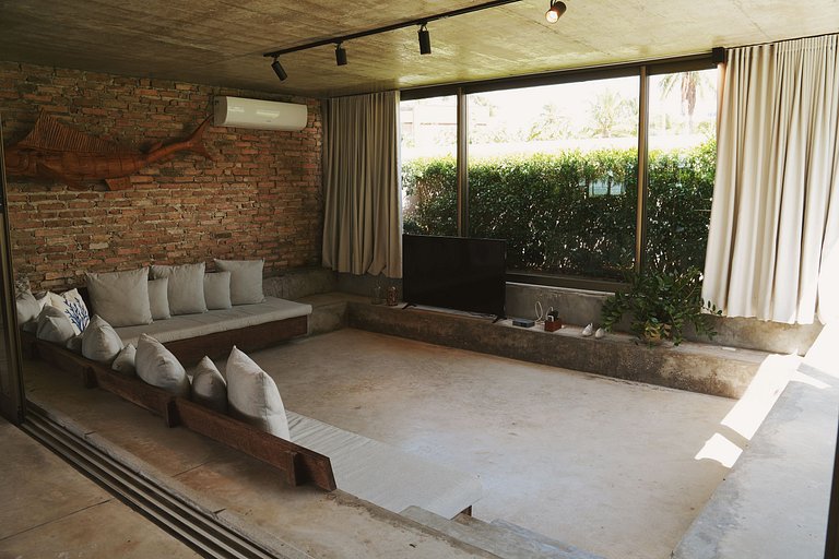 Casa com piscina aquecida, cozinheira, 30m do mar