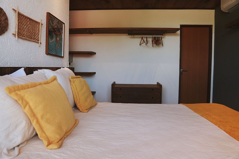 Casa com piscina aquecida, cozinheira, 30m do mar