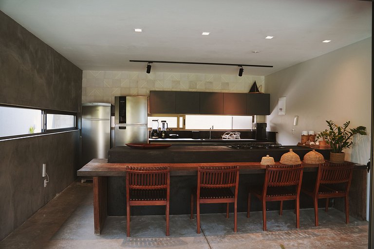 Casa com piscina aquecida, cozinheira, 30m do mar