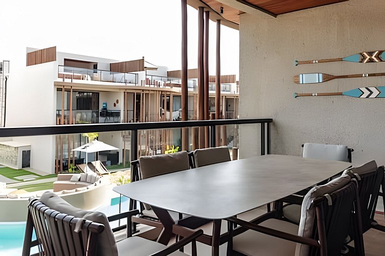 Duplex com rooftop em condomínio pé na areia