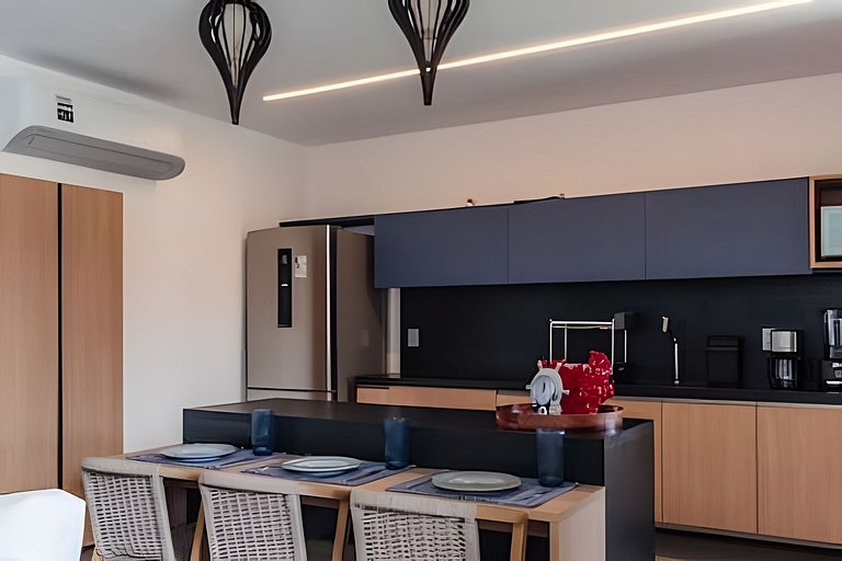 Duplex com rooftop em condomínio pé na areia