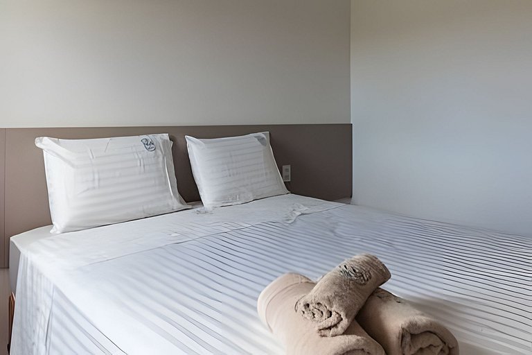 Duplex com rooftop em condomínio pé na areia