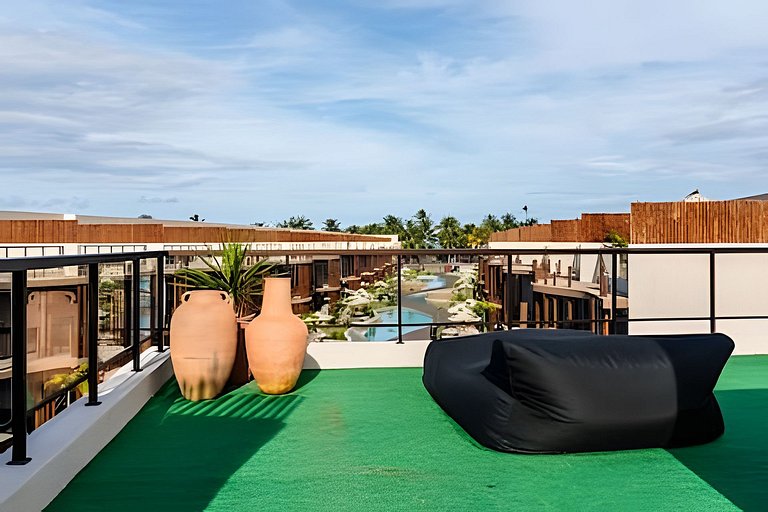 Duplex com rooftop em condomínio pé na areia